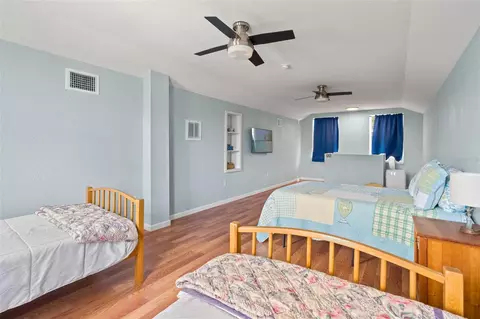 Bedroom - 1566 Indian Bay Rd, Spring Hill, FL 34607 photo 7 of 10
