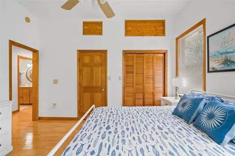 Bedroom - 1566 Indian Bay Rd, Spring Hill, FL 34607 photo 2 of 10