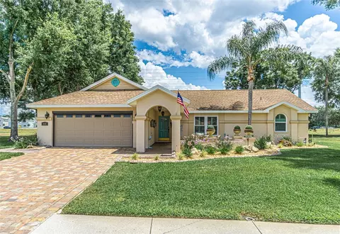 6132 Silver Oaks Dr, Zephyrhills, FL 33542