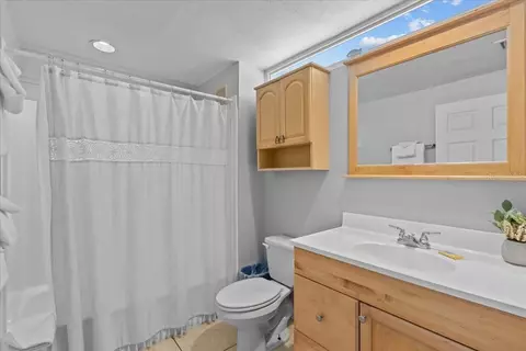 Bath - 82 2nd St #D5, Cedar Key, FL 32625 photo 1 of 1