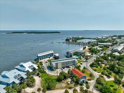 View/Area - 82 2nd St #D5, Cedar Key, FL 32625 photo 7 of 12