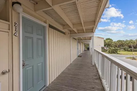 82 2nd St #D5, Cedar Key, FL 32625