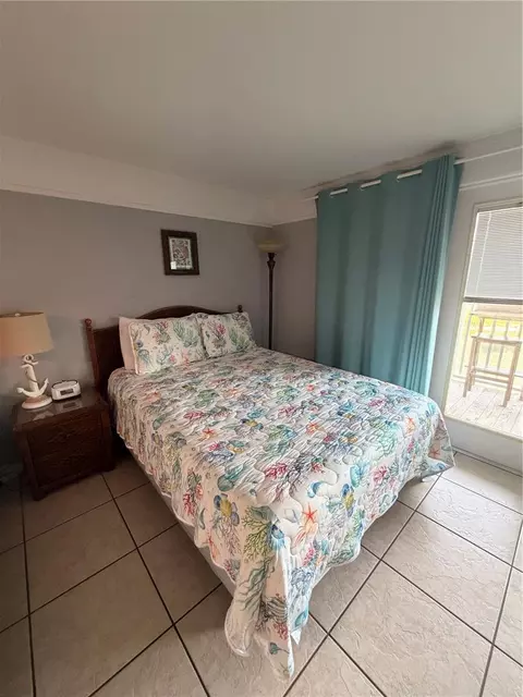 Bedroom - 82 2nd St #D5, Cedar Key, FL 32625 photo 4 of 6