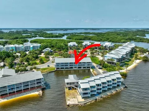 82 2nd St #D5, Cedar Key, FL 32625