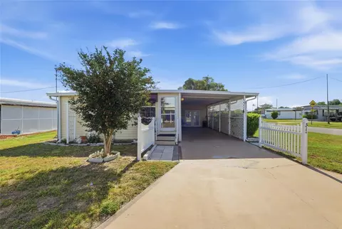 5246 Amanda St, Zephyrhills, FL 33542