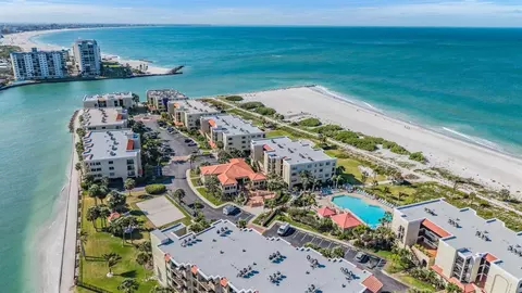 7435 Bayshore Dr #303, Treasure Island, FL 33706