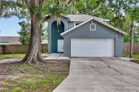 303 Sugar Creek Dr, Plant City, FL 33563
