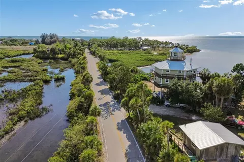 10501 Pine Island Dr, Weeki Wachee, FL 34607 photo 4