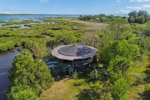 10501 Pine Island Dr, Weeki Wachee, FL 34607