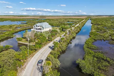 10501 Pine Island Dr, Weeki Wachee, FL 34607 photo 3