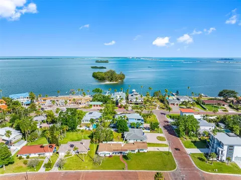 1794 Santa Barbara Dr, Dunedin, FL 34698