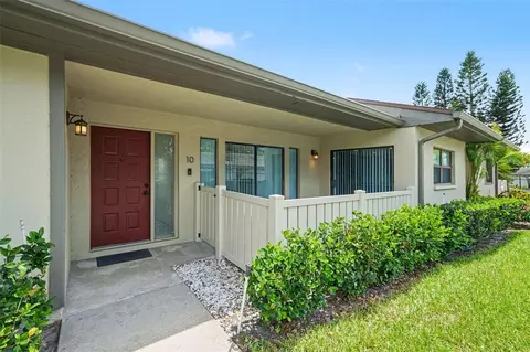 10 Lesley Ln, Oldsmar, FL 34677