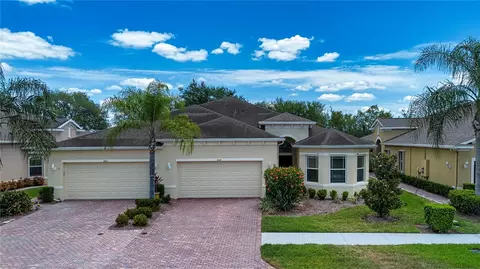 804 Chipper Dr, Sun City Center, FL 33573