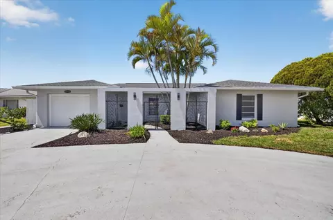 3818 Topsail Trl, New Port Richey, FL 34652