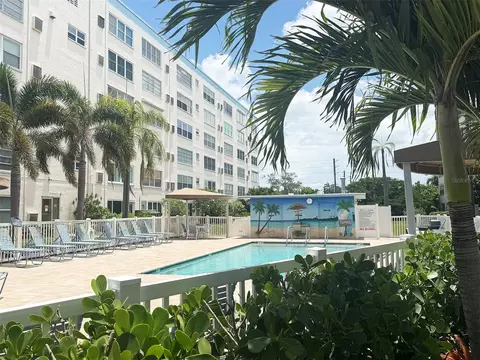 2850 59th St S #205, Gulfport, FL 33707