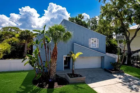 105 Peterson Ln, Palm Harbor, FL 34683