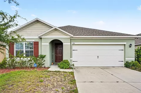 693 Squires Grove Dr, Winter Haven, FL 33880