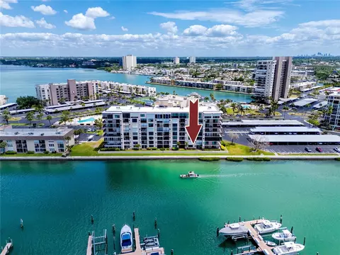 7600 Sun Island Dr S #107, South Pasadena, FL 33707