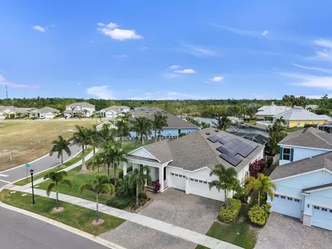 954 Signet Dr, Apollo Beach, FL 33572