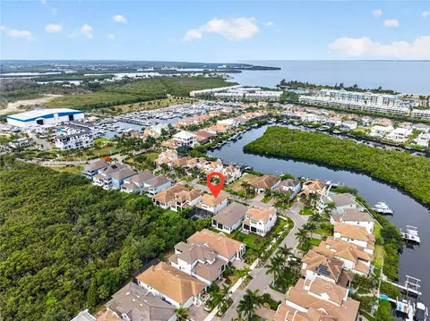 View/Area - 919 Seagrape Dr, Ruskin, FL 33570 photo 2 of 14
