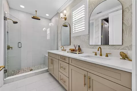 Bath - 919 Seagrape Dr, Ruskin, FL 33570 photo 2 of 4