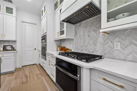Kitchen - 919 Seagrape Dr, Ruskin, FL 33570 photo 5 of 9