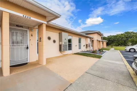 4209 Club Cir, Lakeshore, FL 33854