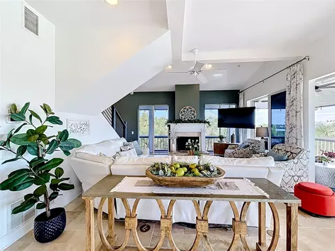 Living - 39 Bayshore Cir, Placida, FL 33946 photo 4 of 5