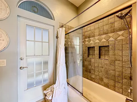Bath - 39 Bayshore Cir, Placida, FL 33946 photo 1 of 4