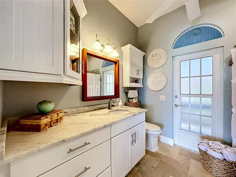 Bath - 39 Bayshore Cir, Placida, FL 33946 photo 2 of 4
