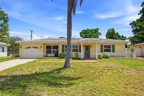 4813 Lake Charles Dr N, Kenneth City, FL 33709