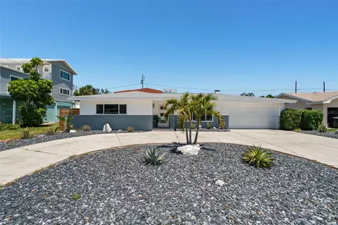 2671 W Bay Isle Dr SE, Saint Petersburg, FL 33705