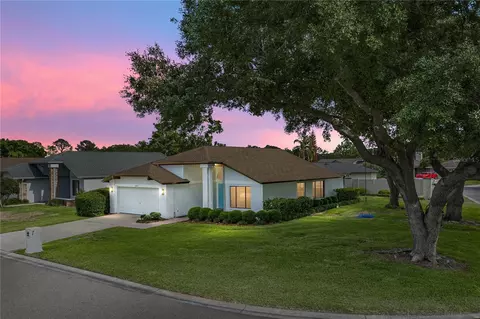 2317 Walden Pl N, Plant City, FL 33566