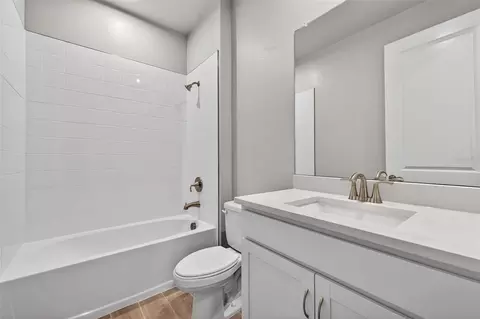 Bath - 13018 Sunseed St, Parrish, FL 34219 photo 1 of 2