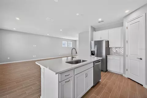 Kitchen - 13018 Sunseed St, Parrish, FL 34219 photo 4 of 4