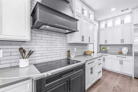 Kitchen - 7190 Graybrook Dr, Wesley Chapel, FL 33545 photo 6 of 9