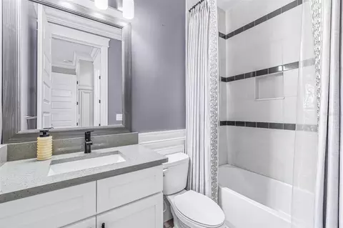 Bath - 7190 Graybrook Dr, Wesley Chapel, FL 33545 photo 5 of 8