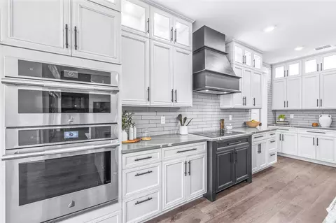 Kitchen - 7190 Graybrook Dr, Wesley Chapel, FL 33545 photo 5 of 9