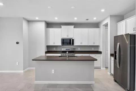 Kitchen - 13129 Oxeye Ln, Parrish, FL 34219 photo 2 of 2