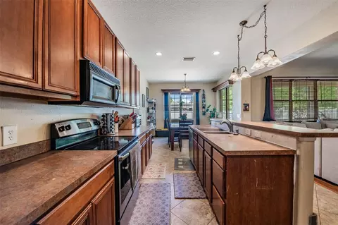 Kitchen - 10945 Subtle Trail Dr, Riverview, FL 33569 photo 6 of 7