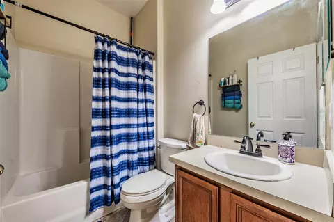 Bath - 10945 Subtle Trail Dr, Riverview, FL 33569 photo 2 of 4