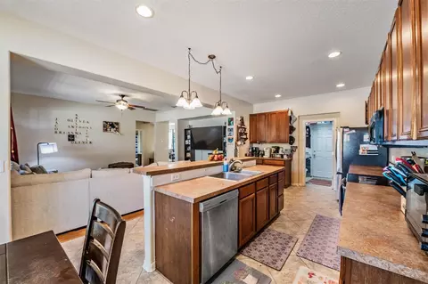 Kitchen - 10945 Subtle Trail Dr, Riverview, FL 33569 photo 4 of 7