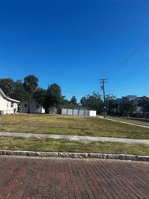 527 Paris Ave S, Saint Petersburg, FL 33701