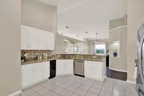 Kitchen - 18019 Java Isle Dr, Tampa, FL 33647 photo 4 of 6