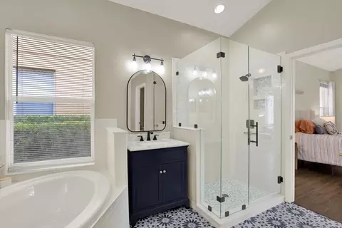 Bath - 18019 Java Isle Dr, Tampa, FL 33647 photo 3 of 4