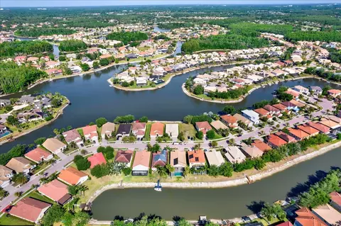 View/Area - 18019 Java Isle Dr, Tampa, FL 33647 photo 5 of 9