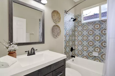 Bath - 18019 Java Isle Dr, Tampa, FL 33647 photo 4 of 4