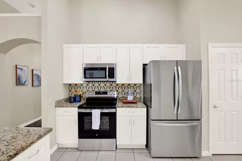 Kitchen - 18019 Java Isle Dr, Tampa, FL 33647 photo 6 of 6