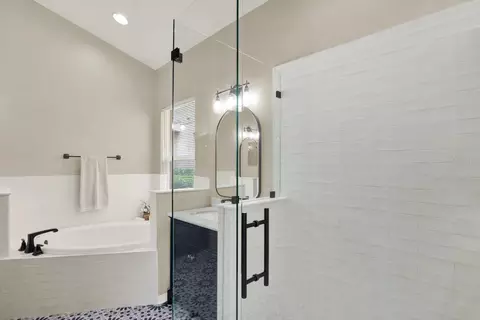 Bath - 18019 Java Isle Dr, Tampa, FL 33647 photo 1 of 4