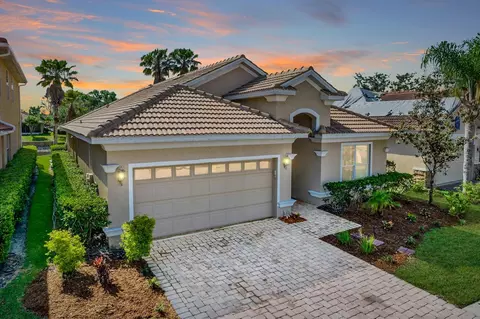 18019 Java Isle Dr, Tampa, FL 33647